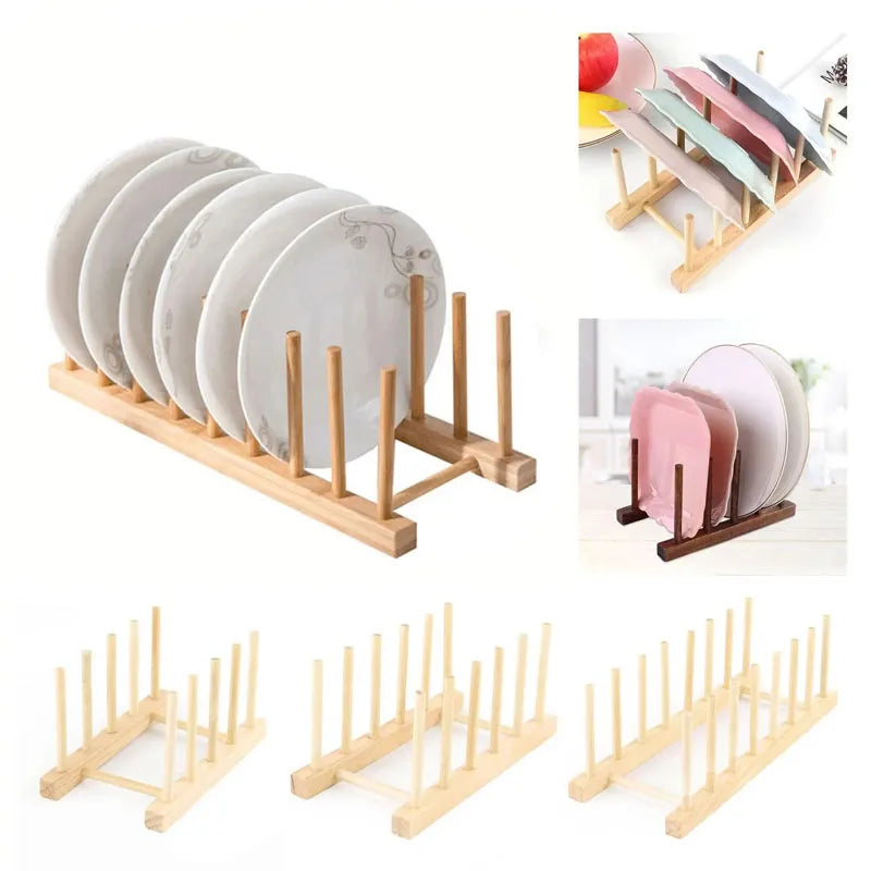 Escorredor de louças dobrável em bambu acomodando pratos, tigelas e utensílios sobre a bancada de uma cozinha moderna, com design compacto e elegante.